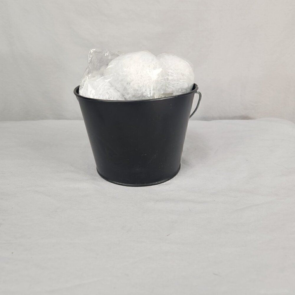 2 Indoor Snowball Fight Balls Buckets Hallmark Red Black 6 Soft Snowballs Each - Picture 3 of 11